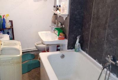 Apartament cu 2 camere semidecomandat în Podu Roș