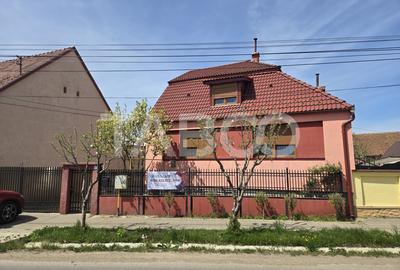 Casă individuală cu 7 camere cu Canalizare în Șura Mică - 1