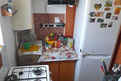 Apartament cu 3 camere semidecomandat în Central - 1