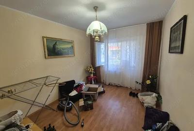 Apartament cu 3 camere decomandat în Micro IV - 7
