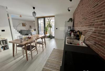 Casă cu 4 camere cu Teren 244 Mp în Dumbrăvița