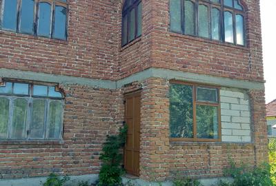 Casă cu 4 camere în Polovragi - 1