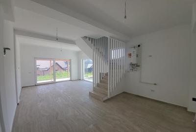 Casă cu 4 camere cu Teren 300 Mp în Hlincea - 5