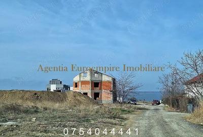 Teren de 403 mp, în Palazu Mare