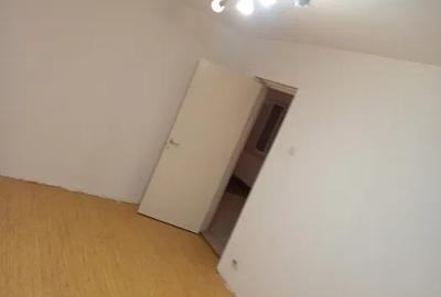 Apartament cu 3 camere decomandat în Giurgiului - 3