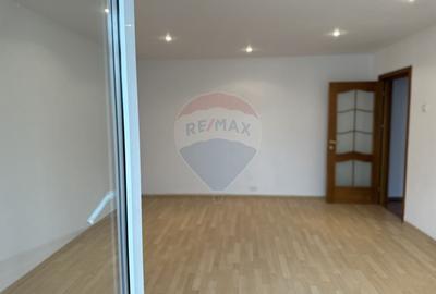Apartament cu 4 camere de vanzare in zona Calea Romanului - 2