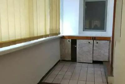 Apartament 3 camere, decomandat, etj 1; Micro 11; Certif. perf. energ.clasa A Pret negociabil. - 3