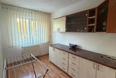 Apartament cu 3 camere semidecomandat în Orizont - 1