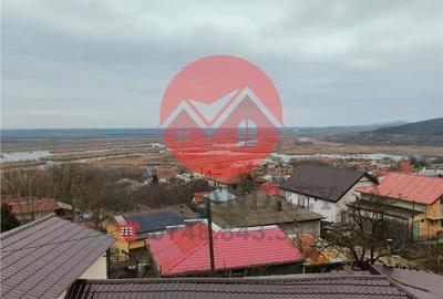 Casă cu 5 camere cu Teren 209 Mp în Central