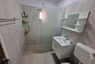 Piata Veteranilor Proprietar inchiriez apartament 3 camere - 1