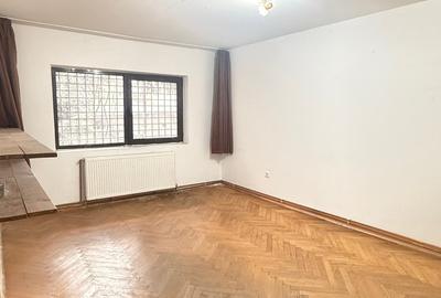 Spațiu comercial, de 111 mp, în Central - 8