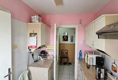 Apartament cu 3 camere semidecomandat, mobilat în Circumvalațiunii