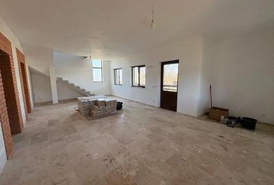 Casă cu Teren 1000 Mp în Central - 2