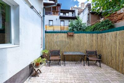 Casa de inchiriat  2 camere, curte intima - zona centrala - 9