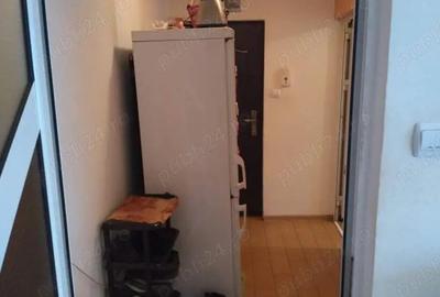 Inchiriez apartament 2camere - 4