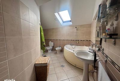 Casă cu 5 camere cu Teren 1200 Mp în Central - 19