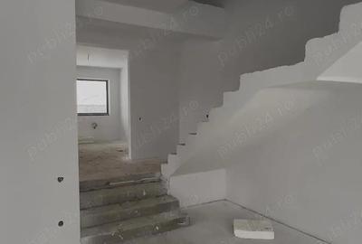 Casă cu Teren 450 Mp în Central - 2