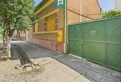 Casă cu 3 camere în cartierul Pârneava