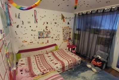 Apartament cu 3 camere semidecomandat în Central
