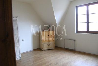 Casă individuală cu 5 camere cu Canalizare în Central