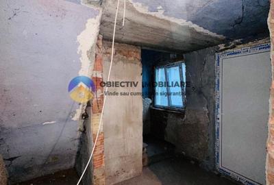 Casă individuală cu 4 camere cu Canalizare în Săvinești - 8