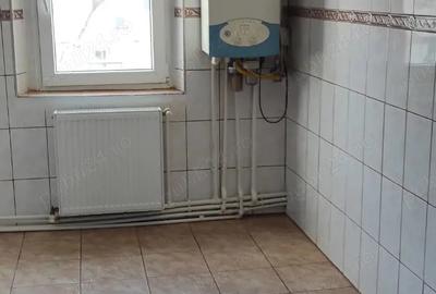 Apartament 3 camere, decomandat, CENTRALA proprie, Nemobilat - 2