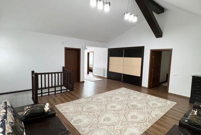 Casă cu 7 camere cu Teren 526 Mp în Măneciu - 2