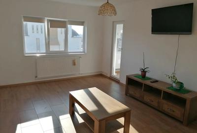 Inchiriez apartament 2 camere decomandat zona Girocului - 1