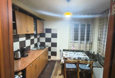 Casă cu 3 camere în Dâmbul Rotund