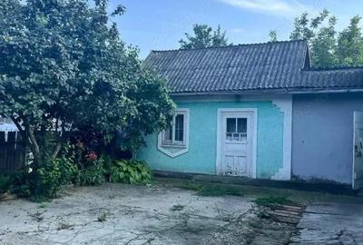 Casă cu 3 camere cu Teren 800 Mp în Siret