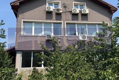 Casă individuală cu 40 camere în Roșu