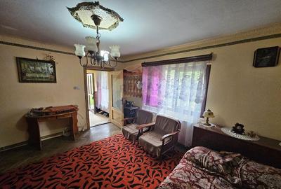 1/2 - Casa de vanzare + teren 472 mp - 2