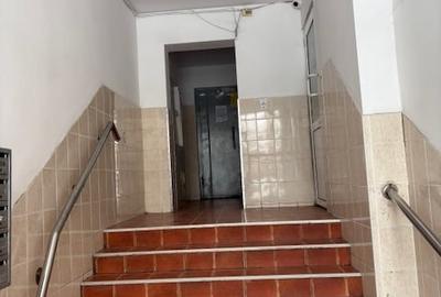 Apartament cu 3 camere semidecomandat în Tineretului - 3