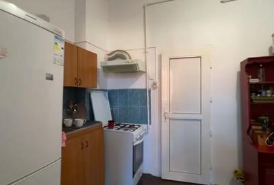 Apartament cu 2 camere decomandat, mobilat în P-ța Sfânta Vineri - 12