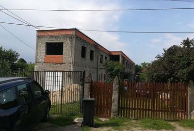 Casă cu 18 camere în Găești - 2