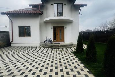 Casă cu 4 camere în Central - 1