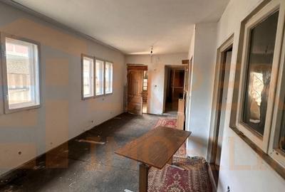 Casă individuală cu 4 camere cu Canalizare în Km 5 - 2