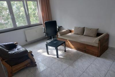 Apartament decomandat în Prelungirea Ghencea