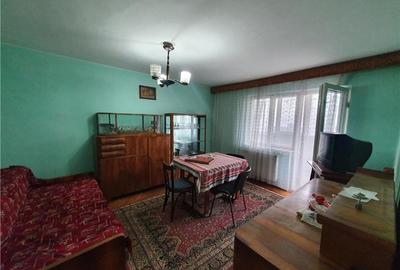 Apartament doua camere, decomandat, etaj unu, CT termopan, bloc anvelopat Zimbru - 2
