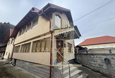 VILA 5 CAMERE, TEREN 600 MP, RUCAR - 1