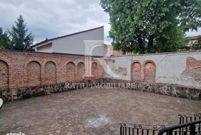 Spațiu comercial, de 640 mp, în Central - 8