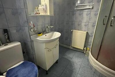 De vanzare 3 camere decomandate, zona Piata Mare, 52.000 euro - 3