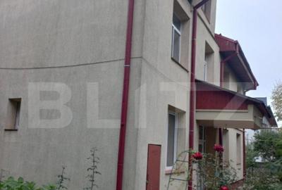 Casă cu 11 camere cu Teren 1339 Mp în Central