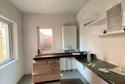 Spațiu comercial, de 165 mp, în Central - 8