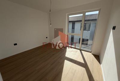 Apartament cu 4 camere semidecomandat în Girocului - 13