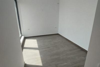 Spațiu comercial, de 100 mp, în Capitol - 19