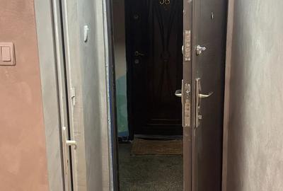 Persoana fizica se vinde garsoniera pe bravilor 10 bloc t 3 - 1