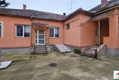 Casă cu Teren 435 Mp în Titulescu