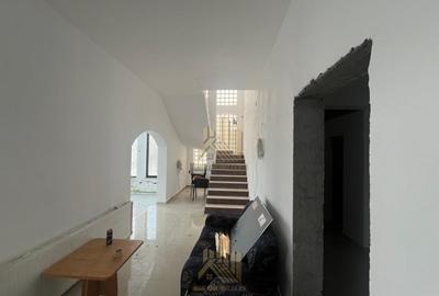 Casa/Vila de vanzare in Moieciu de jos, Drumul Carului 10 camere - 8