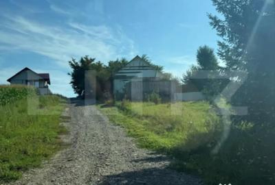 Casă cu 4 camere cu Teren 2600 Mp în Central - 1